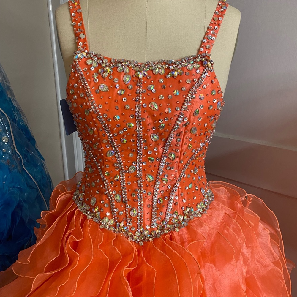 Ladies pageant gown/prom dress - Picture 3 of 12